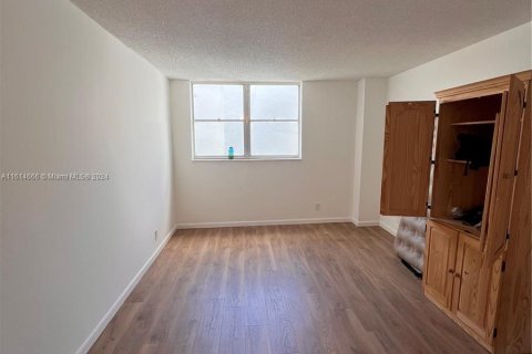 Condo in North Miami Beach, Florida, 1 bedroom  № 1236282 - photo 6