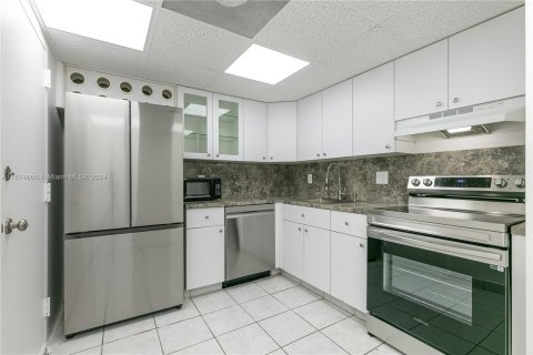 Condominio en venta en North Miami Beach, Florida, 1 dormitorio, 83.05 m2 № 1236282 - foto 27