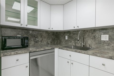 Condominio en venta en North Miami Beach, Florida, 1 dormitorio, 83.05 m2 № 1236282 - foto 29