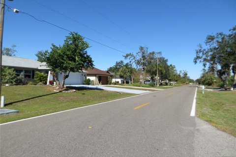 Купить земельный участок в Порт-Шарлотт, Флорида № 259571 - фото 4