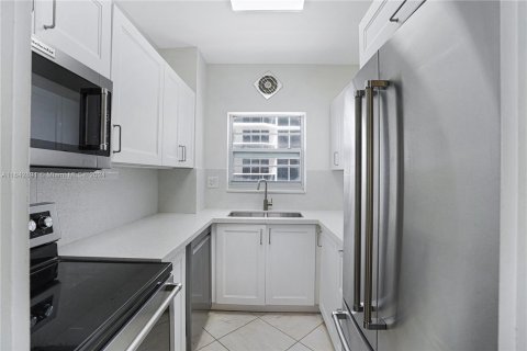 Condominio en venta en Miami Beach, Florida, 2 dormitorios, 105.35 m2 № 1325945 - foto 7