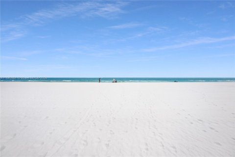 Copropriété à vendre à Miami Beach, Floride: 2 chambres, 105.35 m2 № 1325945 - photo 22