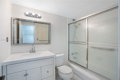 Copropriété à vendre à Miami Beach, Floride: 2 chambres, 105.35 m2 № 1325945 - photo 16