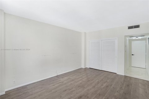 Copropriété à vendre à Miami Beach, Floride: 2 chambres, 105.35 m2 № 1325945 - photo 10