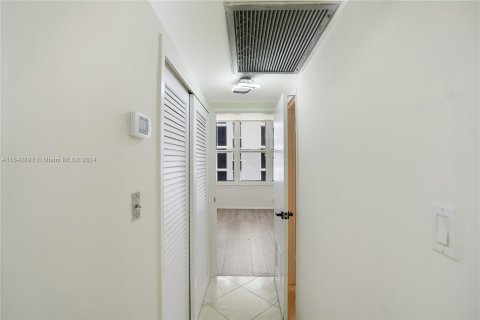 Condominio en venta en Miami Beach, Florida, 2 dormitorios, 105.35 m2 № 1325945 - foto 17