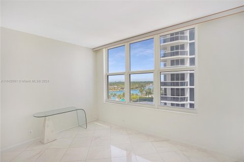 Condo in Miami Beach, Florida, 2 bedrooms  № 1325945 - photo 3