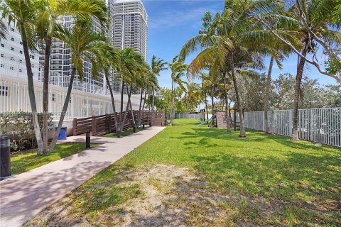 Condo in Miami Beach, Florida, 2 bedrooms  № 1325945 - photo 26