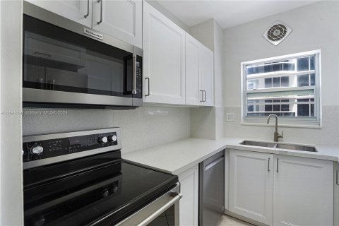 Copropriété à vendre à Miami Beach, Floride: 2 chambres, 105.35 m2 № 1325945 - photo 9