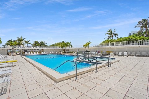 Condo in Miami Beach, Florida, 2 bedrooms  № 1325945 - photo 19