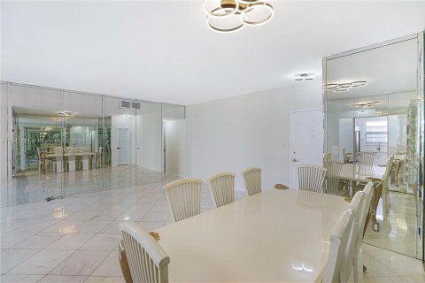 Copropriété à vendre à Miami Beach, Floride: 2 chambres, 105.35 m2 № 1325945 - photo 6