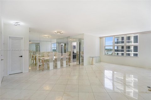 Copropriété à vendre à Miami Beach, Floride: 2 chambres, 105.35 m2 № 1325945 - photo 1