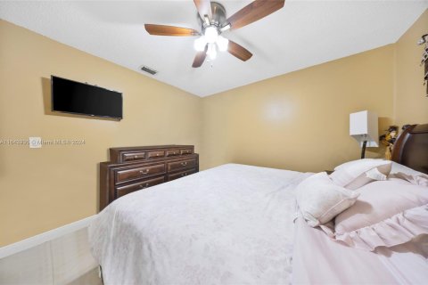 Immobilier commercial à vendre à Hialeah, Floride: 195.56 m2 № 1325901 - photo 30