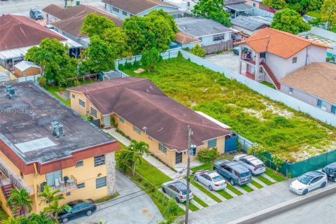 Propiedad comercial en venta en Hialeah, Florida, 195.56 m2 № 1325901 - foto 19