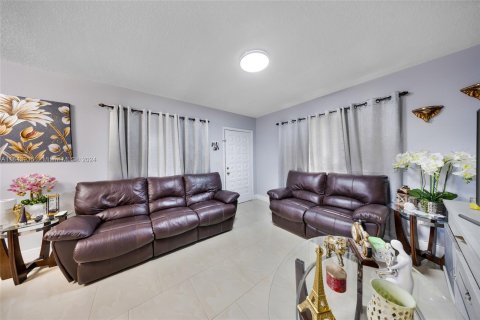 Immobilier commercial à vendre à Hialeah, Floride: 195.56 m2 № 1325901 - photo 23