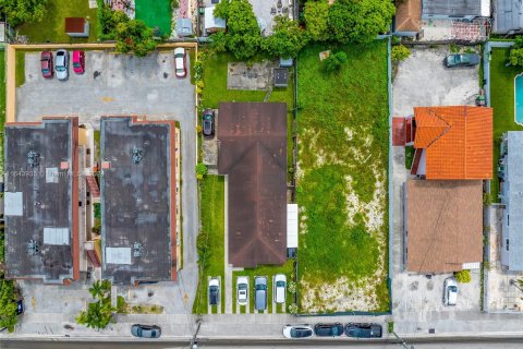 Commercial property in Hialeah, Florida 195.56 sq.m. № 1325901 - photo 2