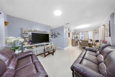 Immobilier commercial à vendre à Hialeah, Floride: 195.56 m2 № 1325901 - photo 24