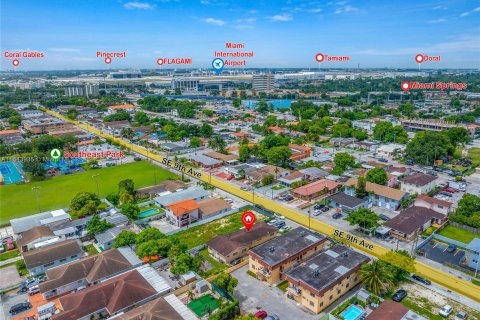 Commercial property in Hialeah, Florida 195.56 sq.m. № 1325901 - photo 10