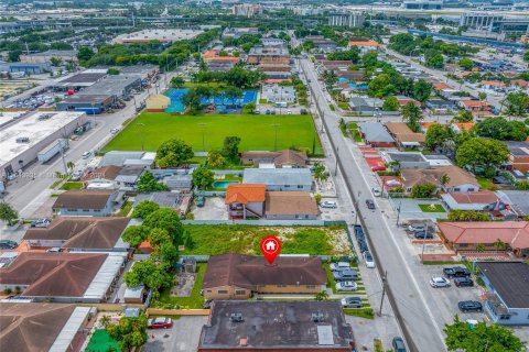 Propiedad comercial en venta en Hialeah, Florida, 195.56 m2 № 1325901 - foto 7