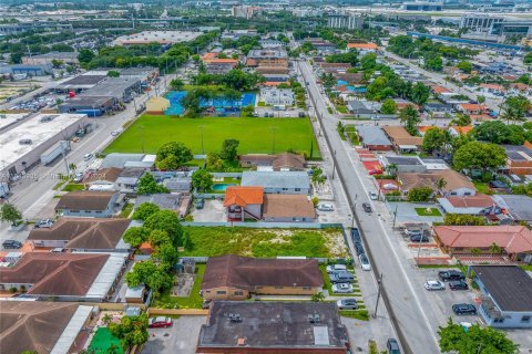 Commercial property in Hialeah, Florida 195.56 sq.m. № 1325901 - photo 8