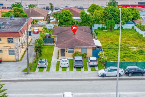 Propiedad comercial en venta en Hialeah, Florida, 195.56 m2 № 1325901 - foto 16