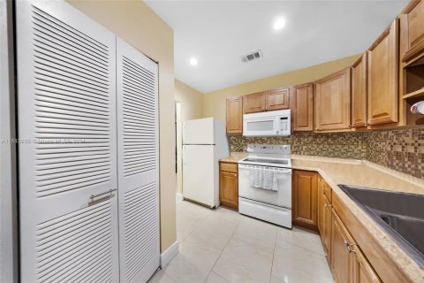 Immobilier commercial à vendre à Hialeah, Floride: 195.56 m2 № 1325901 - photo 26