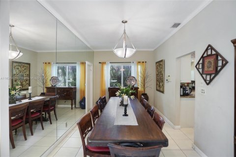 House in Miami Springs, Florida 3 bedrooms № 1306210 - photo 3