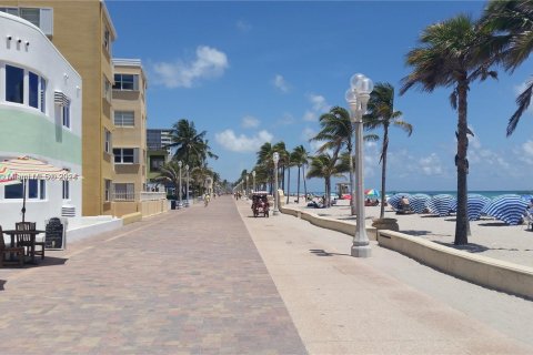 Condominio en venta en Hollywood, Florida, 1 dormitorio, 39.95 m2 № 1306253 - foto 11