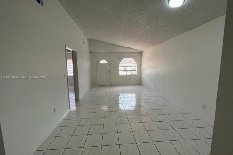 Villa ou maison à louer à Hialeah, Floride: 3 chambres, 118.36 m2 № 1348767 - photo 5