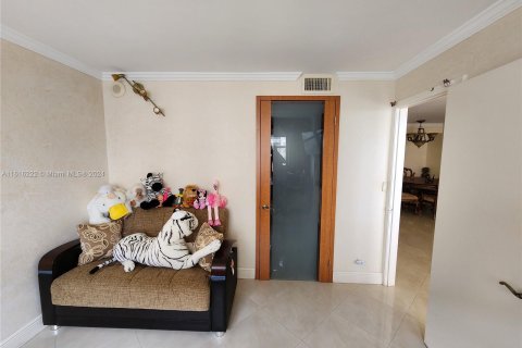 Condo in Sunny Isles Beach, Florida, 2 bedrooms  № 1237752 - photo 9