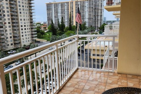 Condo in Sunny Isles Beach, Florida, 2 bedrooms  № 1237752 - photo 19