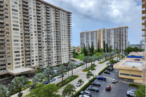 Condo in Sunny Isles Beach, Florida, 2 bedrooms  № 1237752 - photo 21