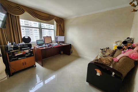 Condo in Sunny Isles Beach, Florida, 2 bedrooms  № 1237752 - photo 7