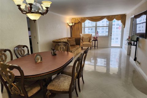 Condo in Sunny Isles Beach, Florida, 2 bedrooms  № 1237752 - photo 6