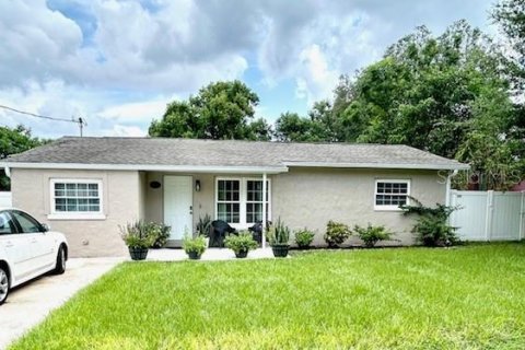 House in Tampa, Florida 3 bedrooms, 134.71 sq.m. № 1315486 - photo 1