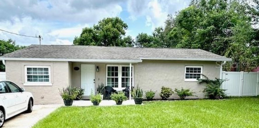 House in Tampa, Florida 3 bedrooms, 134.71 sq.m. № 1315486