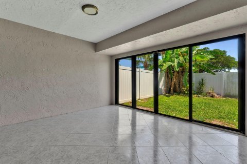 Touwnhouse à vendre à West Palm Beach, Floride: 2 chambres, 132.48 m2 № 1210364 - photo 3