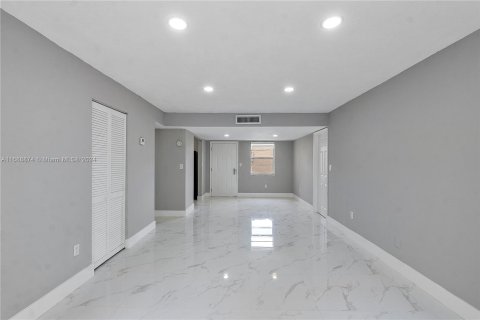 Condominio en venta en Miami, Florida, 2 dormitorios, 97.55 m2 № 1431310 - foto 7