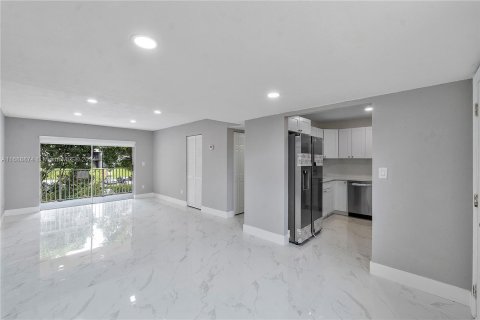 Condominio en venta en Miami, Florida, 2 dormitorios, 97.55 m2 № 1431310 - foto 6