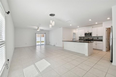 House in Zephyrhills, Florida 6 bedrooms, 239.69 sq.m. № 1419029 - photo 5