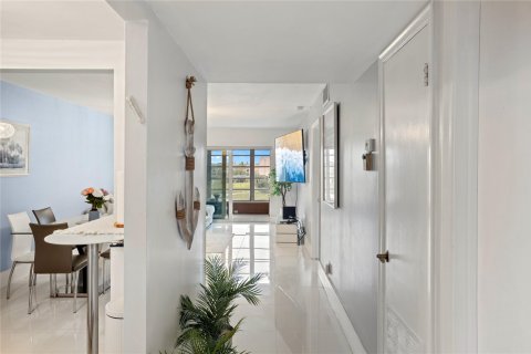 Condominio en venta en Sunrise, Florida, 1 dormitorio, 69.68 m2 № 945681 - foto 27