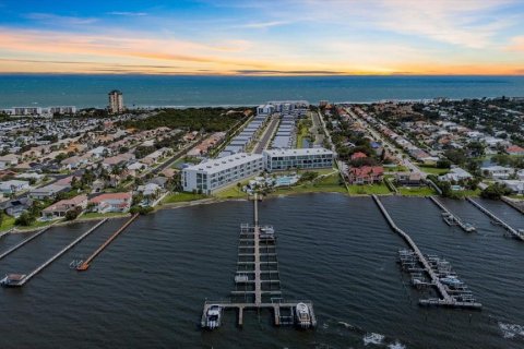 Condominio en venta en Melbourne Beach, Florida, 3 dormitorios, 167.69 m2 № 1406623 - foto 7