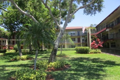 Copropriété à vendre à Pembroke Pines, Floride: 2 chambres, 108.32 m2 № 1141838 - photo 2