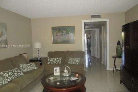 Copropriété à vendre à Pembroke Pines, Floride: 2 chambres, 108.32 m2 № 1141838 - photo 4