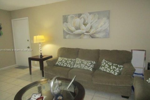 Copropriété à vendre à Pembroke Pines, Floride: 2 chambres, 108.32 m2 № 1141838 - photo 5