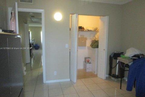 Copropriété à vendre à Pembroke Pines, Floride: 2 chambres, 108.32 m2 № 1141838 - photo 10