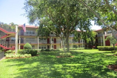 Copropriété à vendre à Pembroke Pines, Floride: 2 chambres, 108.32 m2 № 1141838 - photo 1