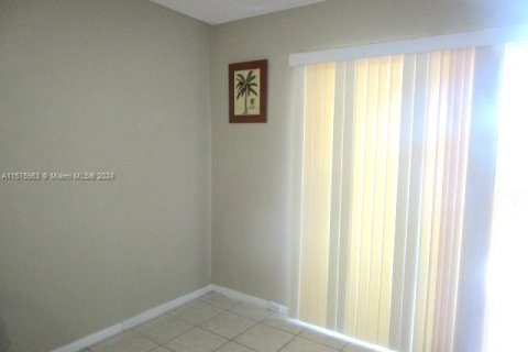 Condo in Pembroke Pines, Florida, 2 bedrooms  № 1141838 - photo 11