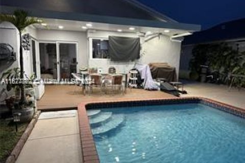 Casa en venta en Miami, Florida, 2 dormitorios, 90.86 m2 № 1404222 - foto 12