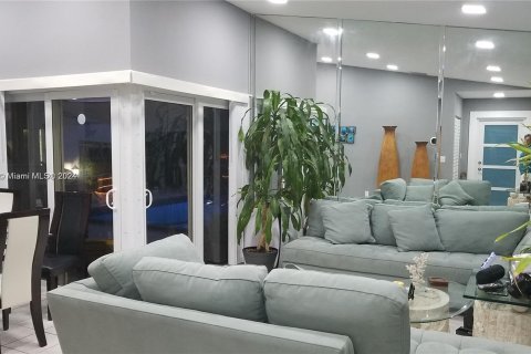 Villa ou maison à vendre à Miami, Floride: 2 chambres, 90.86 m2 № 1404222 - photo 6