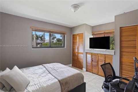 Casa en venta en Miami, Florida, 5 dormitorios, 200.67 m2 № 1370460 - foto 18